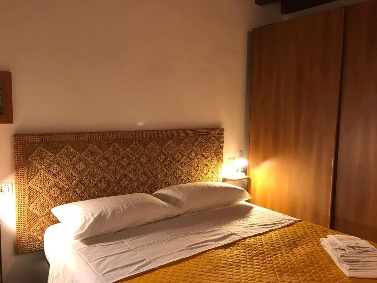 La Casa Gialla Cagliari Buitenkant foto