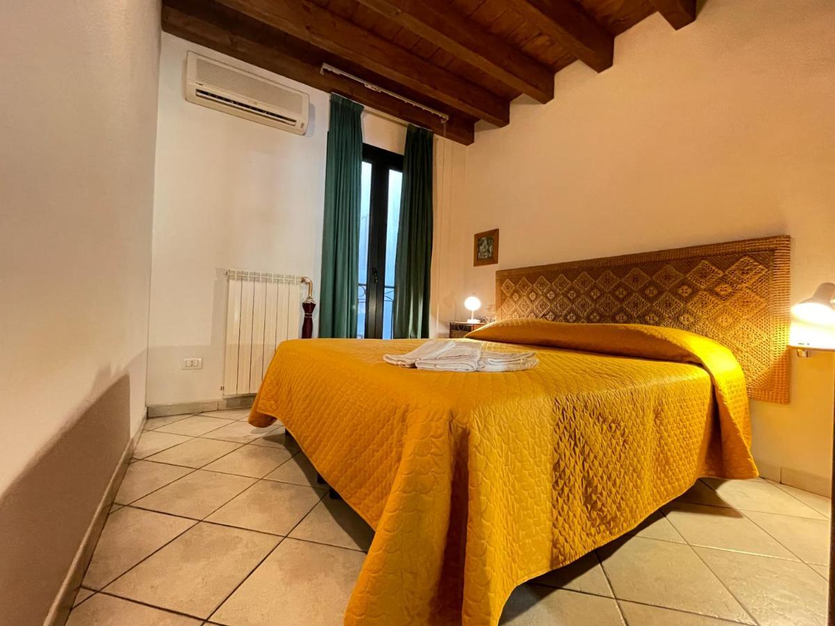 La Casa Gialla Cagliari Buitenkant foto